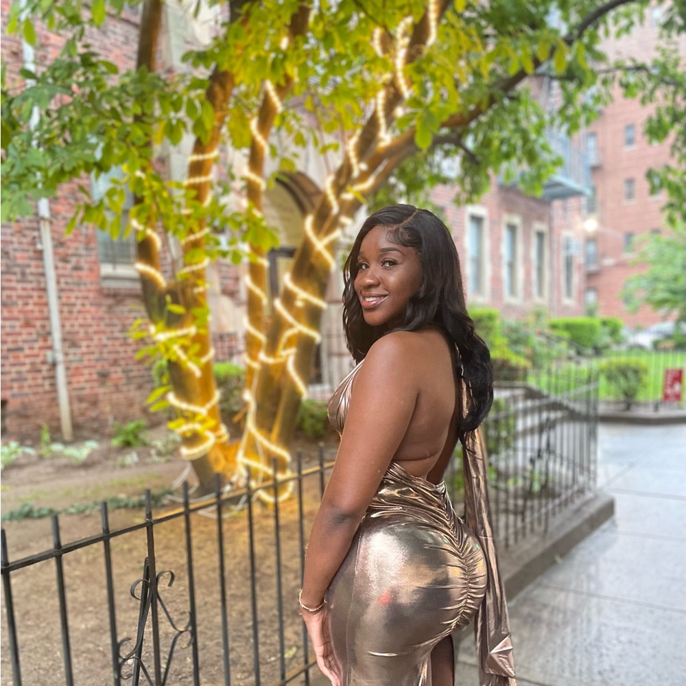 Meet your Posher, Elyana aka Ely